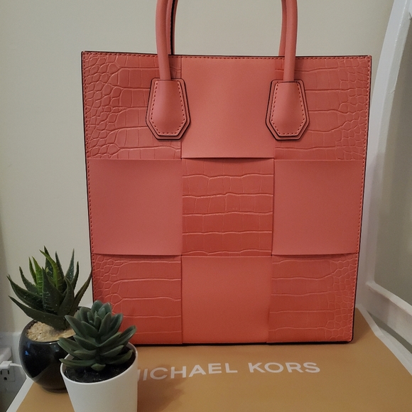 MK Mercer - Picture 2 of 4